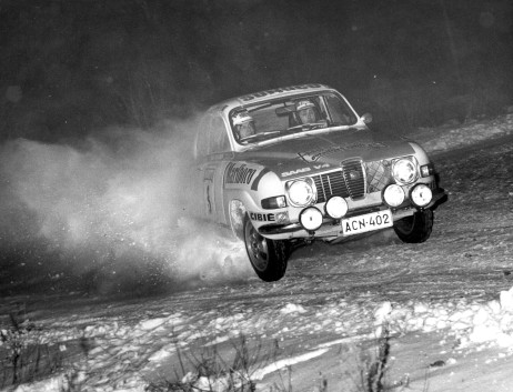 Rallimuseon suojelija Simo Lampinen ajoi Saabilla myös talviralleja.